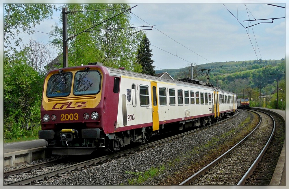 Z 2003 is leaving the station of Mertert on April 17th, 2011.