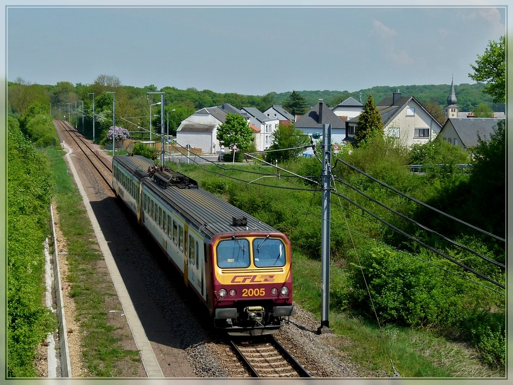 Z 2005 is running through Moutfort on its way from Wasserbillig to Luxembourg City on April 24th, 2011. 