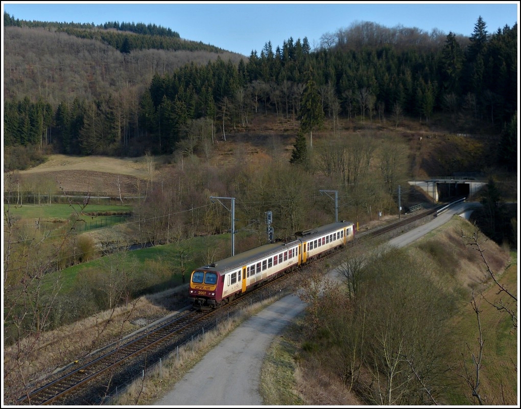 Z 2007 is running through Lellingen on March 20th, 2012.