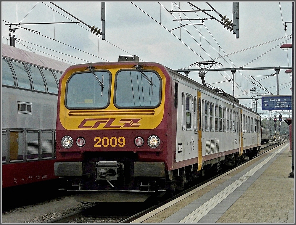 Z 2009 is leaving the station of Ptange on May 1st, 2010.