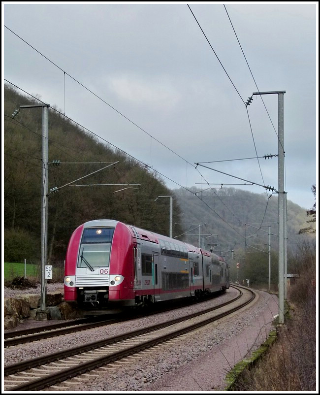 Z 2206 is running as RB 3237 Wiltz - Luxembourg City near Erpeldange/Ettelbrck on January 15th, 2012.