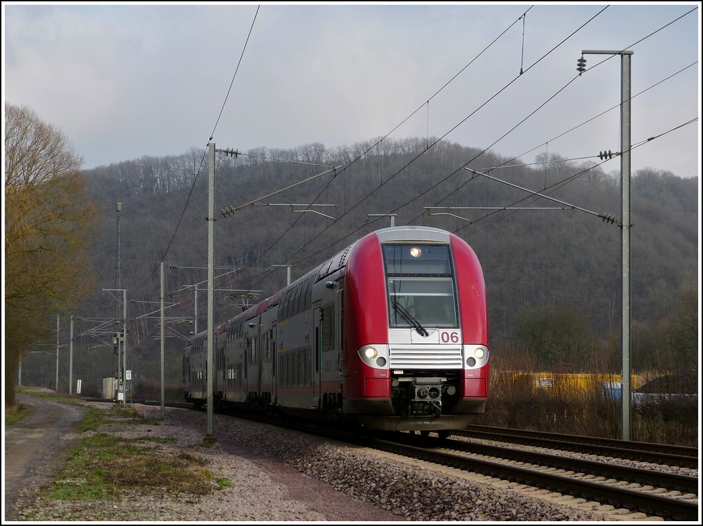 Z 2206 is running through Erpeldange/Ettelbrck on January 15th, 2012.