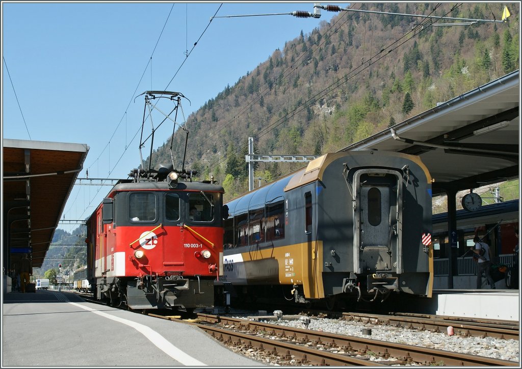 Zentralbahn  zb  De 110 003-1 in Interlaken Ost.
09.04.2011