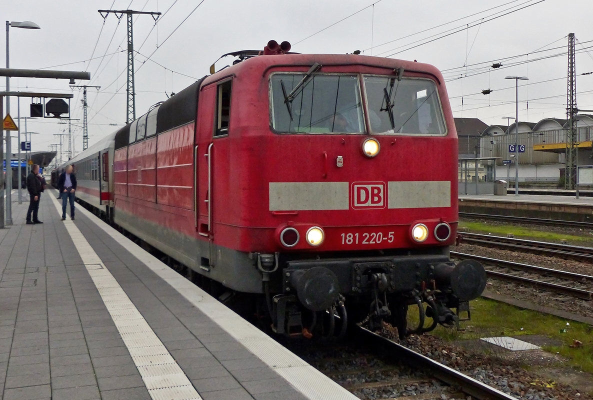 . 181 220-5 pictured in front of the IC 231 Luxembourg City - Norddeich Mole in Koblenz main station on November 20th, 2014.