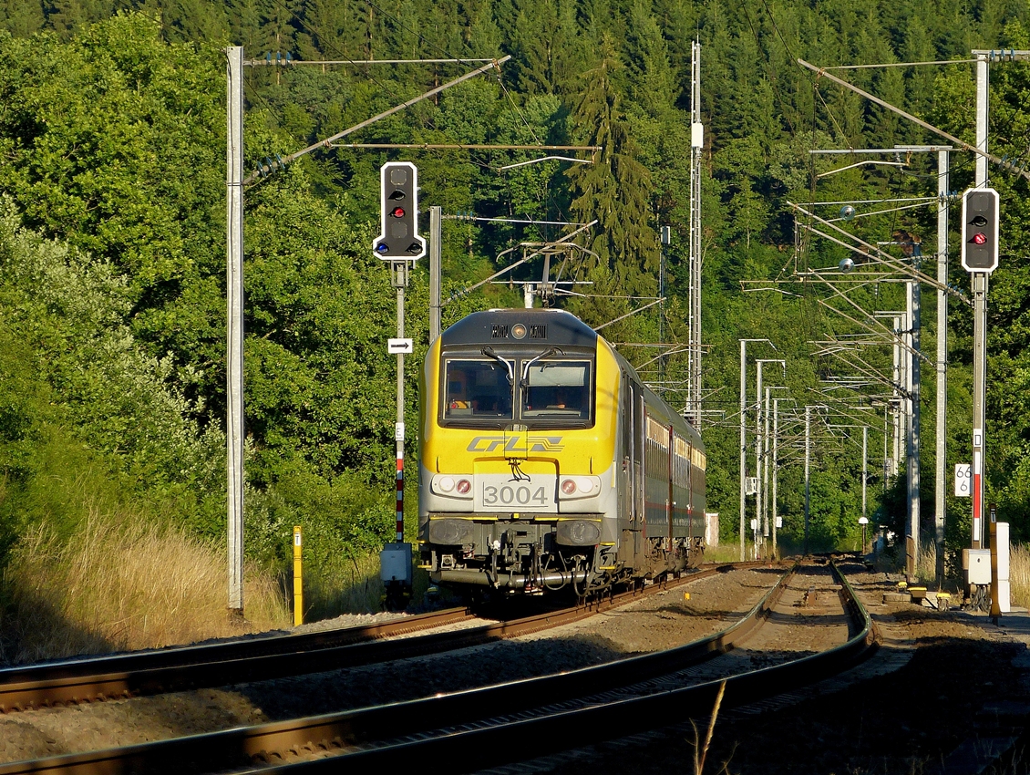 . 3004 is heading the IR 120 Luxembourg City - Liers between Lellingen and Wilwerwiltz on July 3rd, 2014.