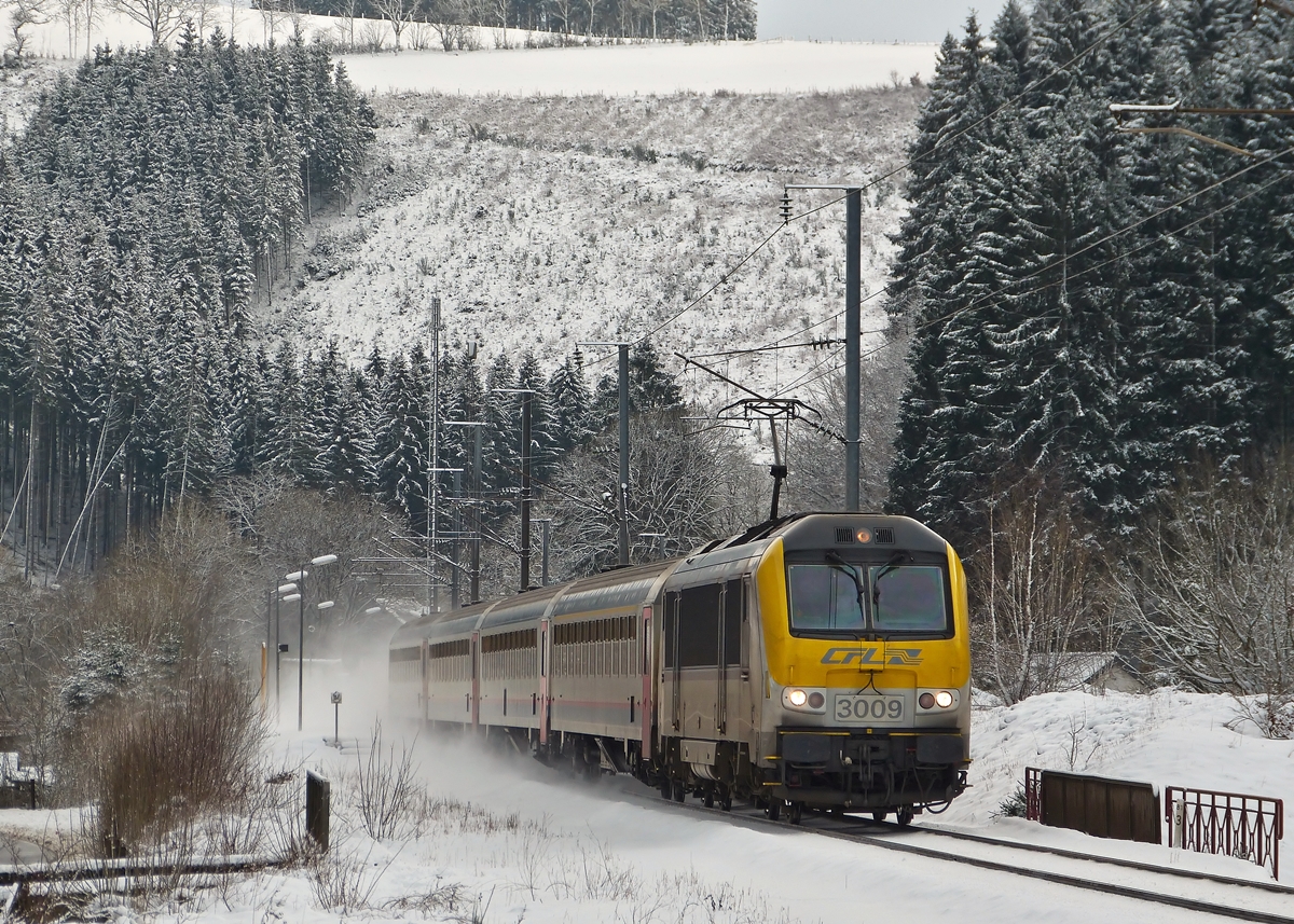. 3009 is heading the IC 113 Luxembourg City - Liers in Maulusmhle on February 2nd, 2015.