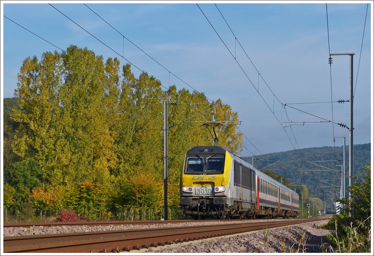. 3010 is hauling the IR 113 Liers - Luxembourg City through Erpeldange/Ettelbrck on October 19th, 2013.