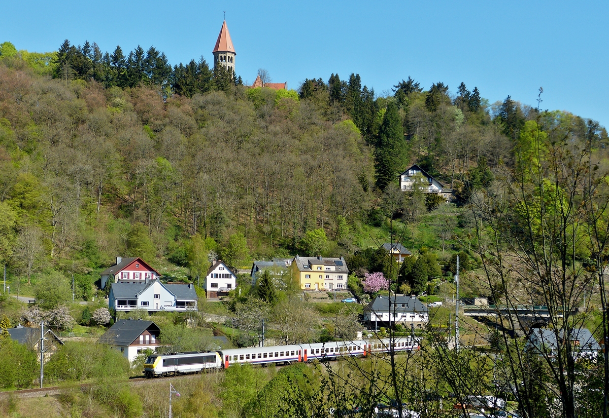 . 3020 is hauling the IR 113 Liers - Luxembourg City through Clervaux on April 21st, 2014.