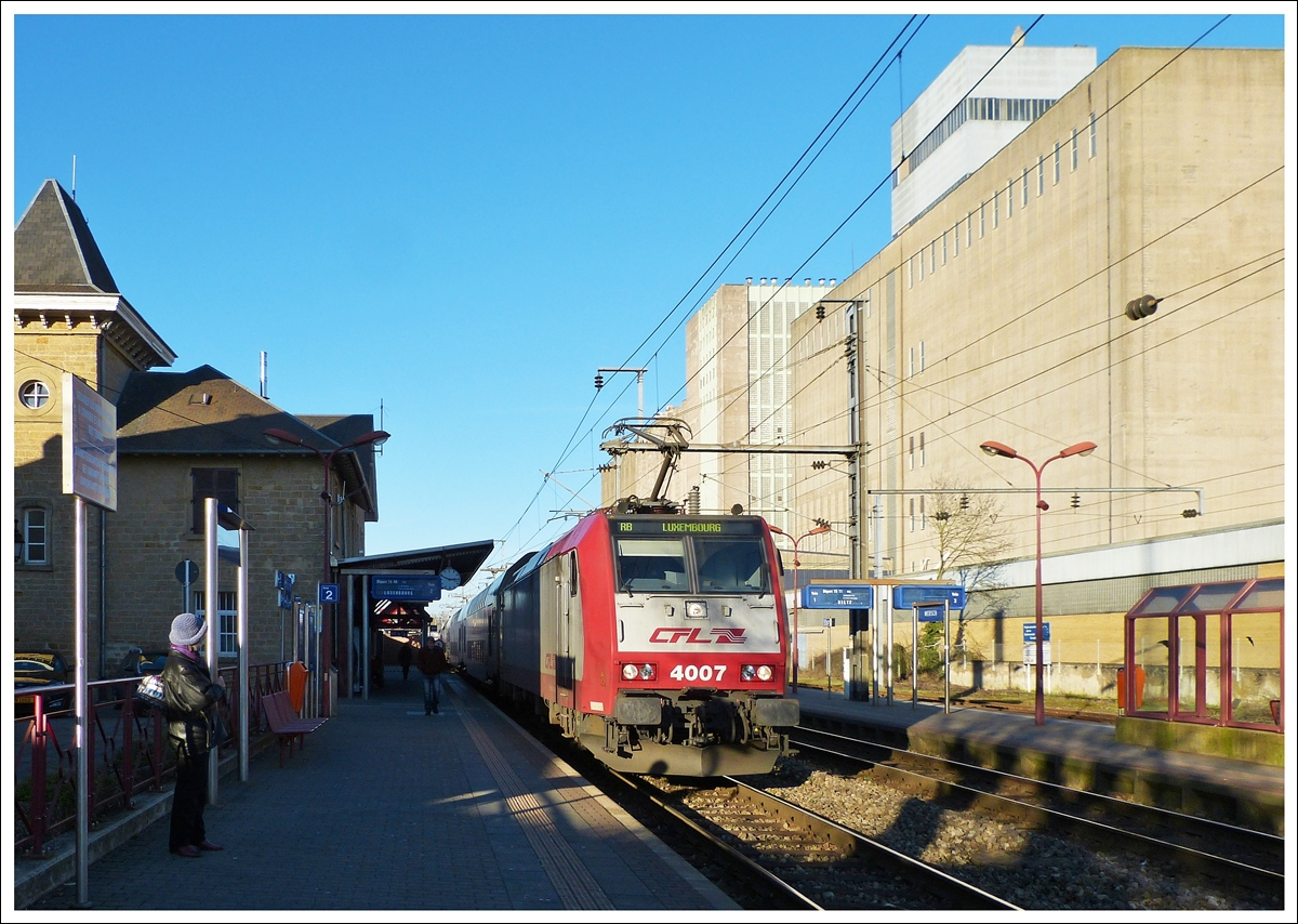 . 4007 is hauling the RB 3239 Wiltz - Luxembourg City into the station of Mersch on December 15th, 2013.