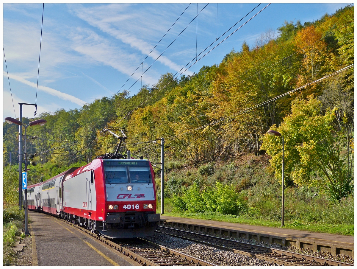. 4016 is hauling the IR 3712 Luxembourg City - Troisvierges through the sation of Cruchten on October 19th, 20013.