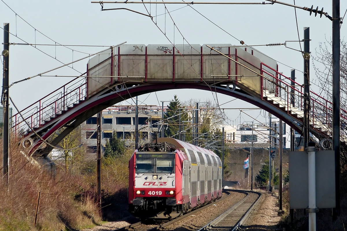 . 4019 is heading the RE 6913 Luxembourg City - Rodange in Schifflange on February 24th, 2014.