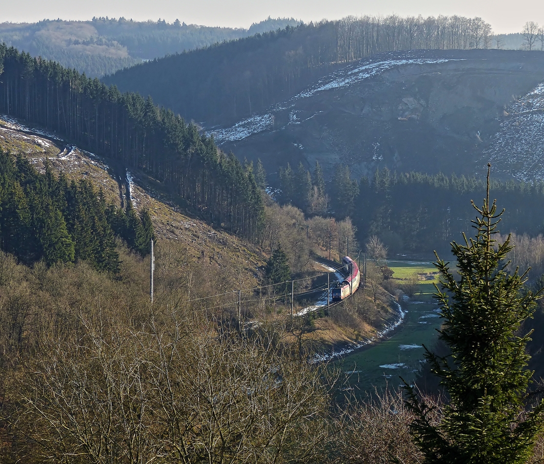 . 4020 is hauling the RE 3814 Luxembourg City - Troisvierges between Maulusmhle and Cinqfontaines on February 11th, 2014.