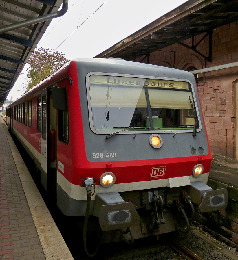 . 628/928 489 pictured in Trier main station  on October 31st, 2014.