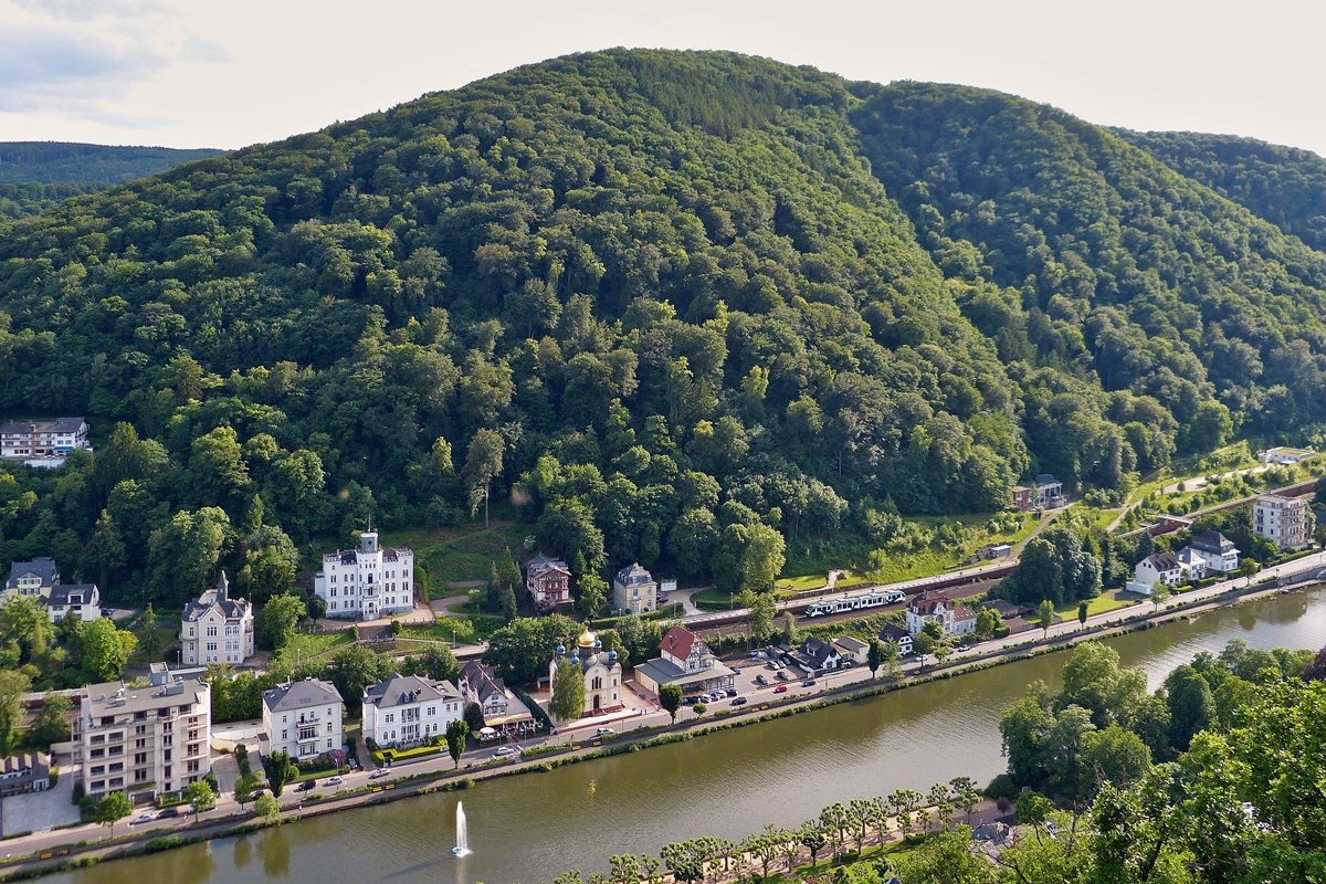 . A VECTUS LINT 41 is approaching the main station of Bad Ems on May 25th, 2014.