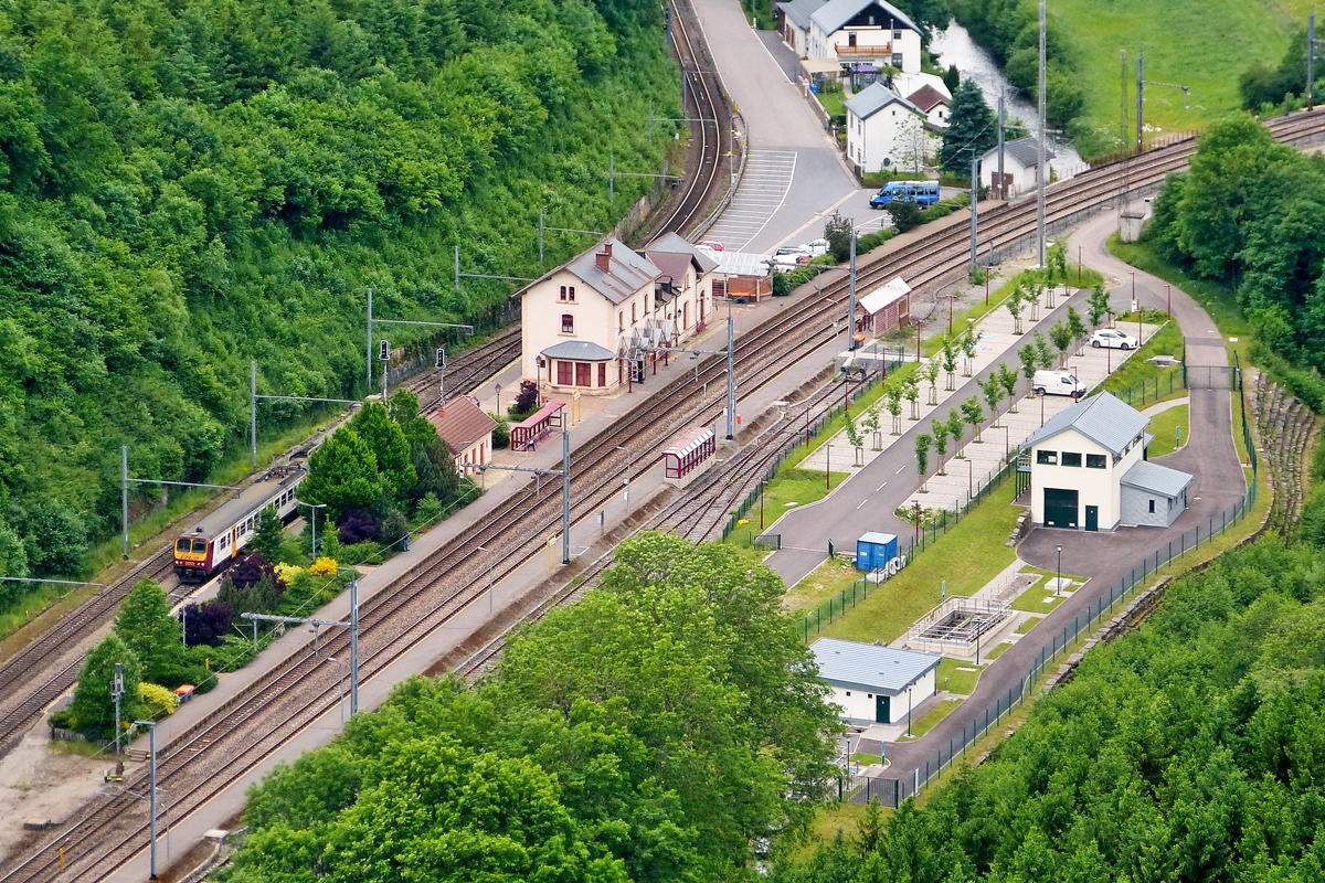 . A Z 2000 unit is leaving the station of Kautenbach on June 15th, 2013.