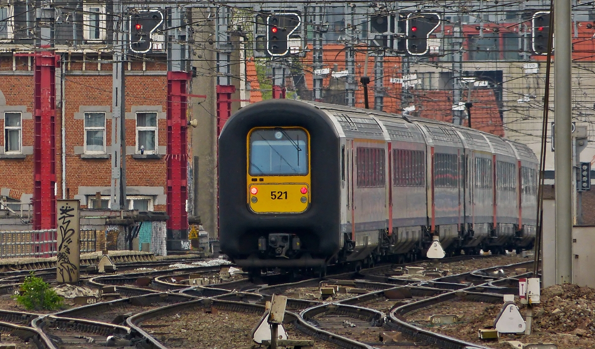 . AM 96 521 is leaving the station Bruxelles Midi on April 6th, 2014.