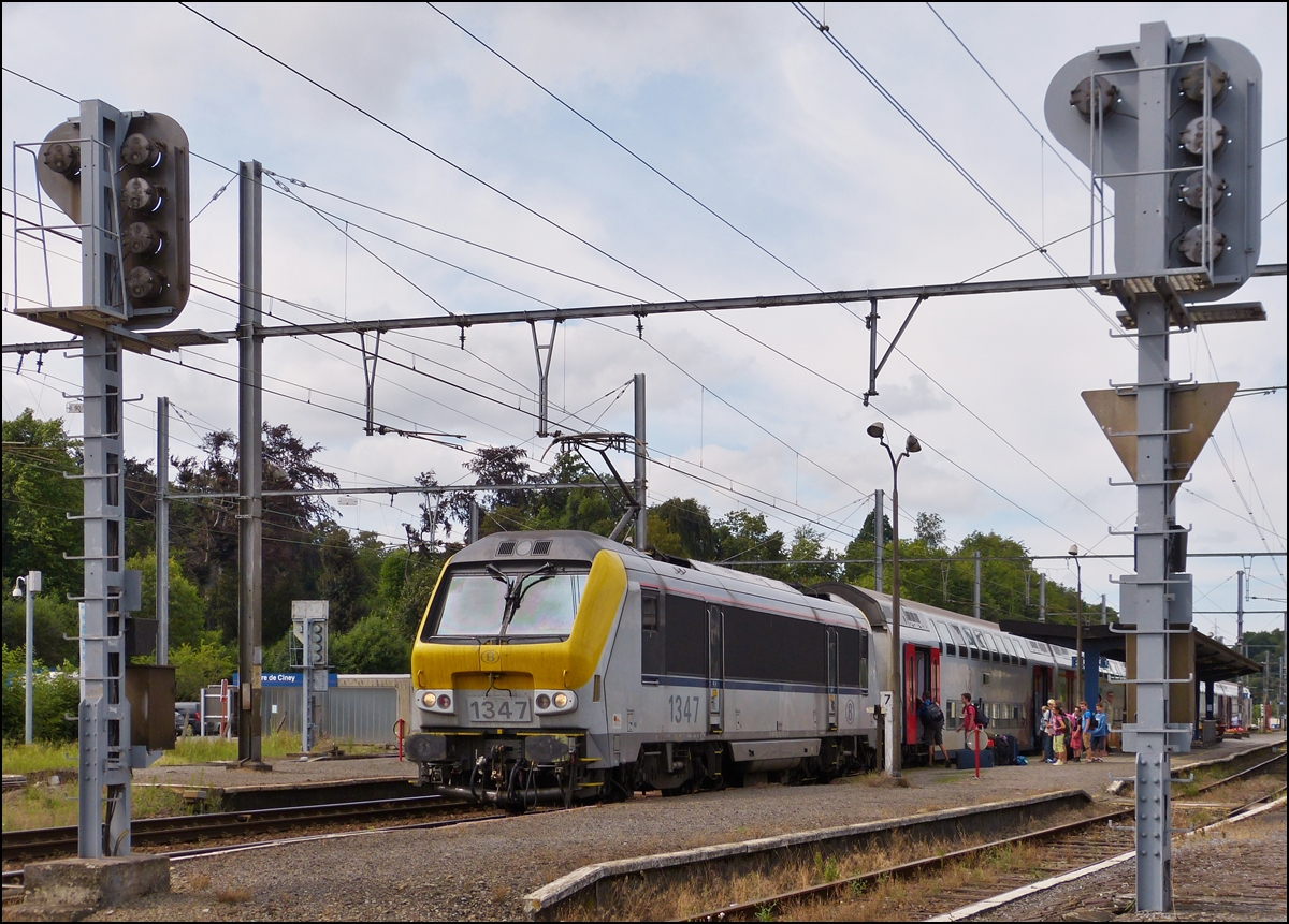 . HLE 1347 pictured with an IC to Luxembourg City in the station of Ciney on August 17th, 2013.