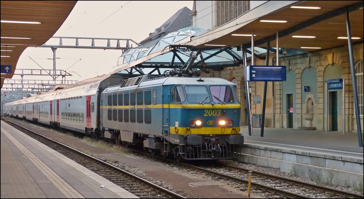 . HLE 2003 is hauling an IC from Brussels into the station of Luxembourg City on September 30th, 2013.