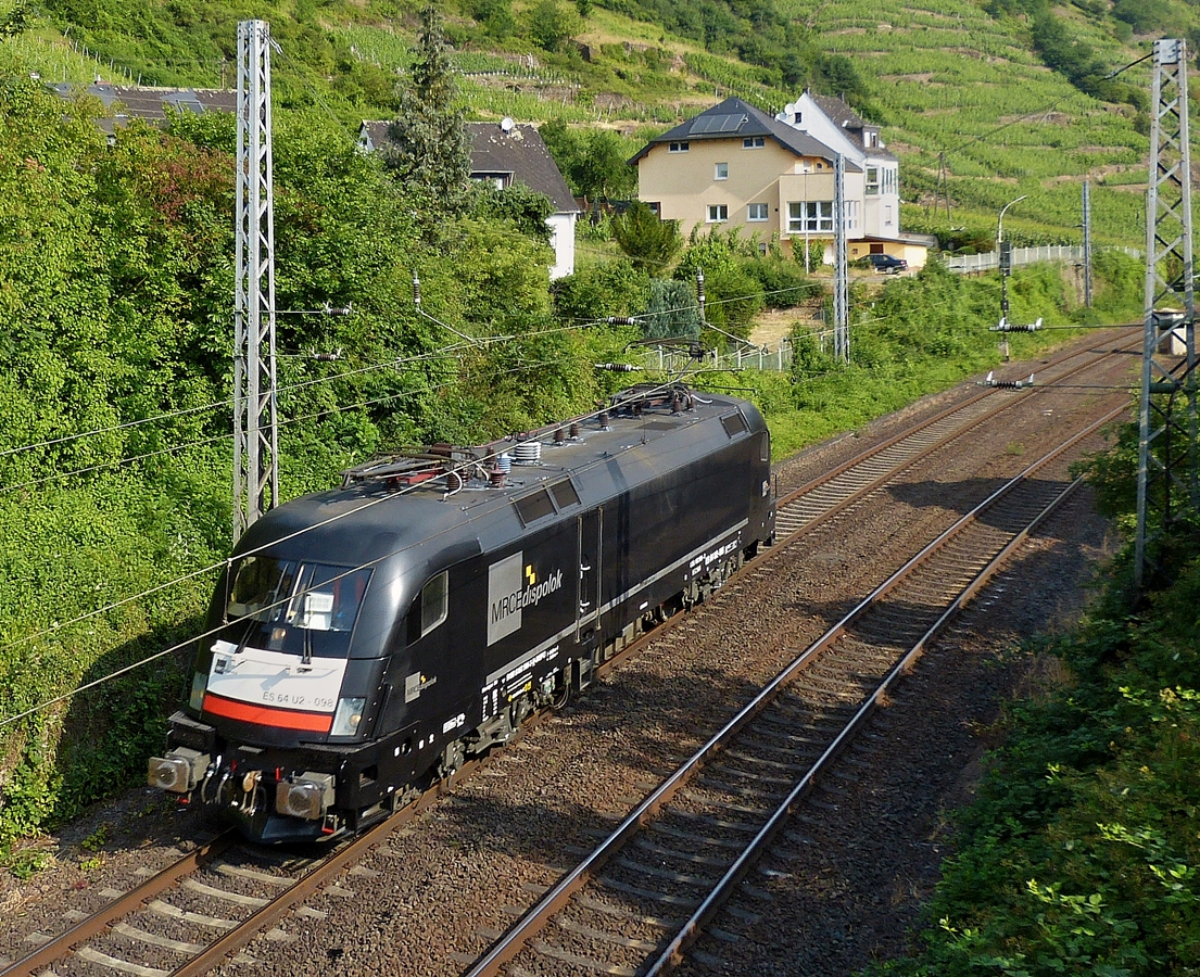 . MRCE ES 64 U2-098 (182 598-3) is running alone through Kattenes on the Mosel track on June 22nd, 2014.