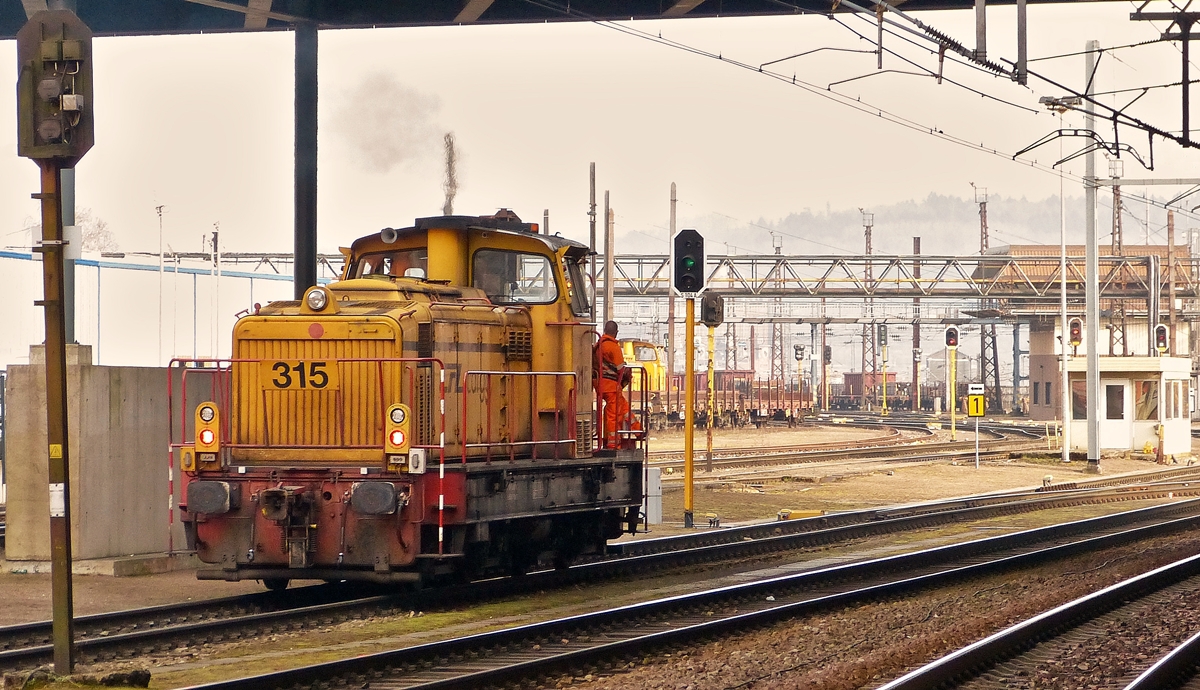 . The CFL Cargo shunter engine 315 photographed in Esch/Belval on March 7th, 2014.
