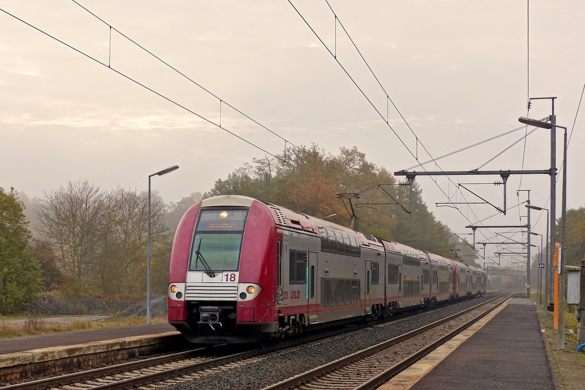 . The IR 3708 Luxembourg City - Troisvierges is arriving in Wilwerwiltz on October 31th, 2014.