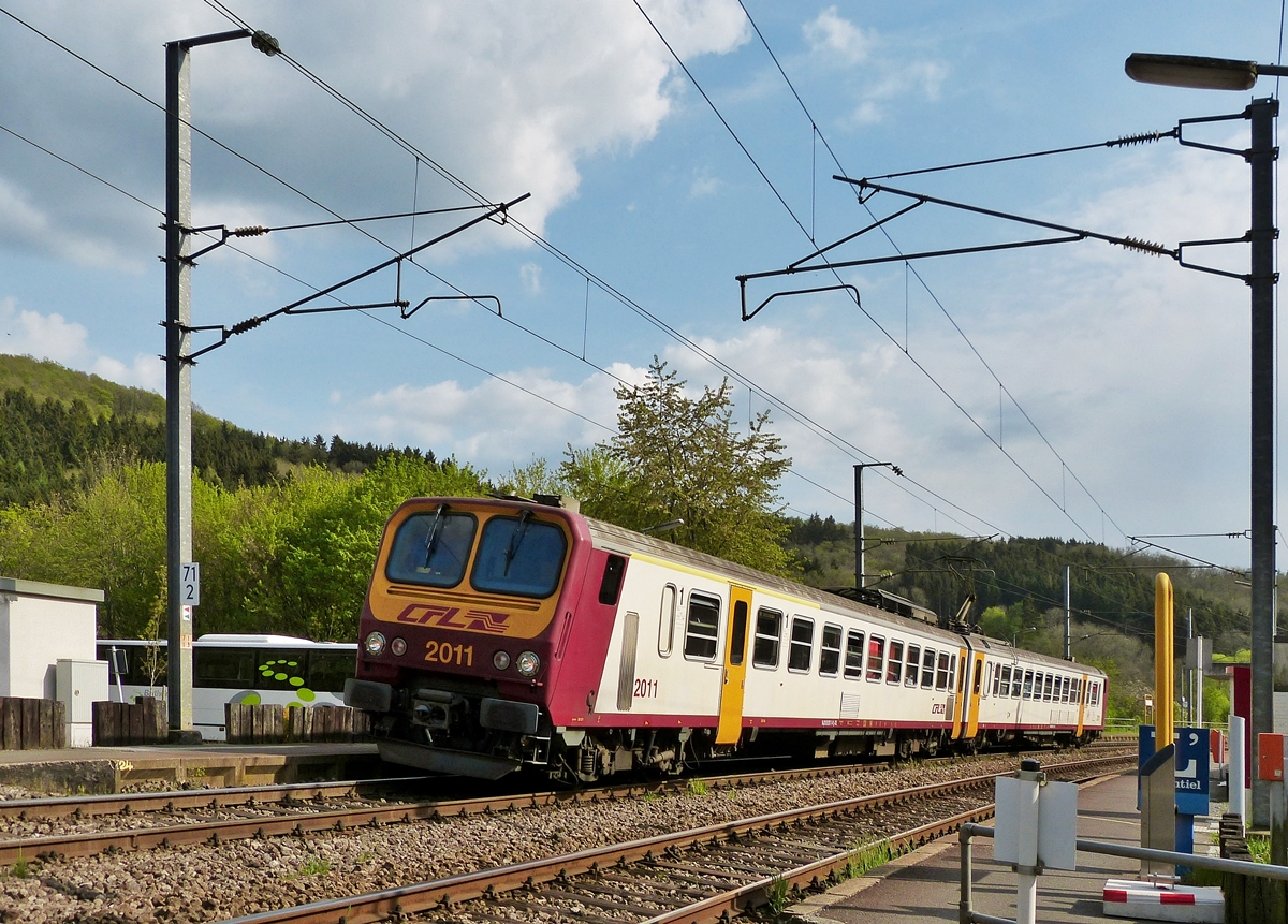 . The RE 3765 Luxembourg City - Troisvierges is arriving at the stop Drauffelt on April 25th, 2014.