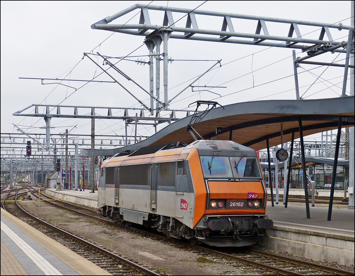 . The Sybic BB 26162 is entering into the station of Luxembourg City on October 12th, 2013.