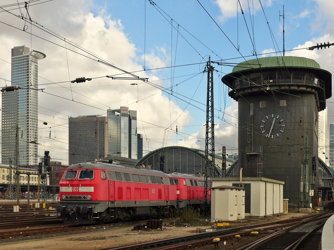 . Two 218 engines photographed in the main station of Frankfurt am Main on February 28th, 2015.