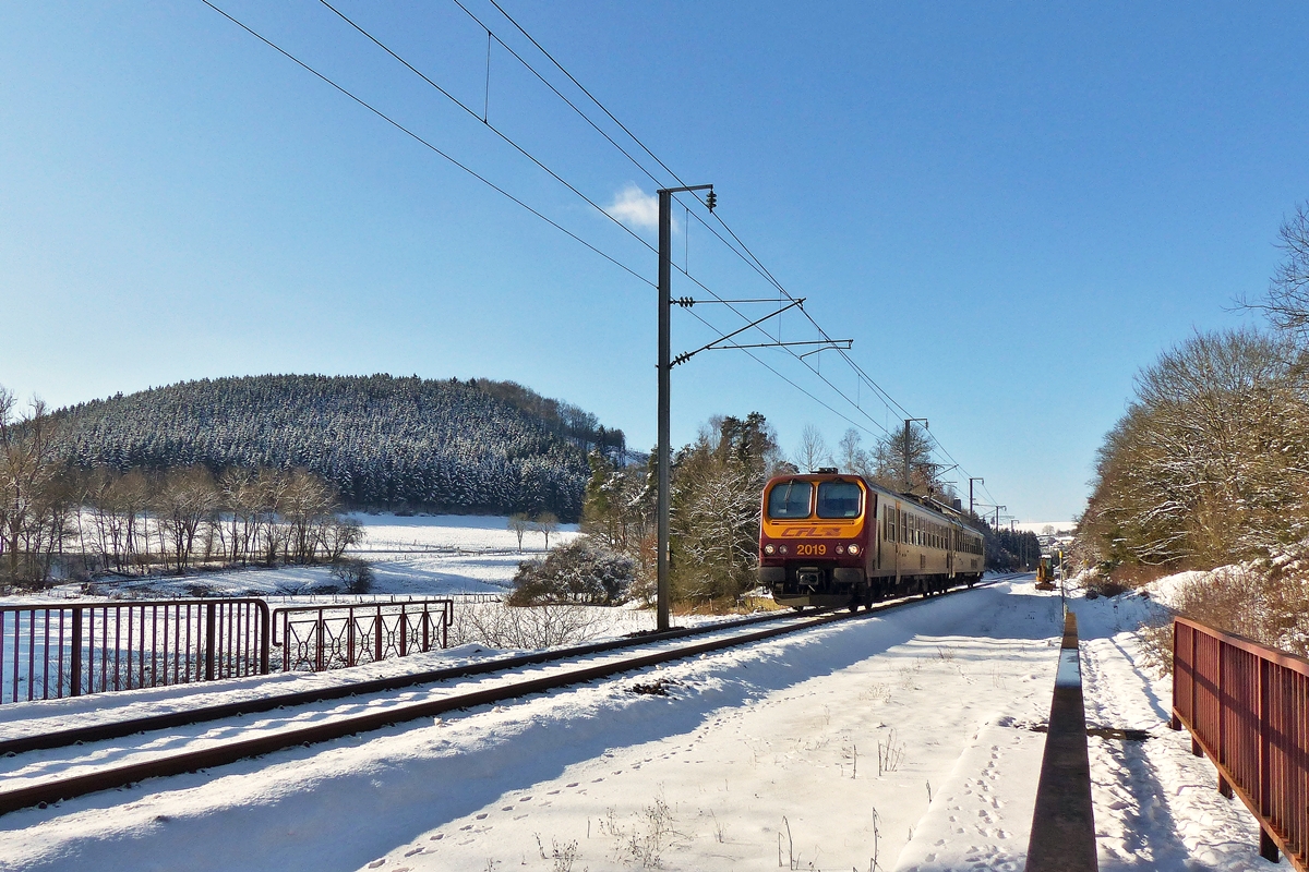 . Z 2019 as RE 3838 Troisvierges - Luxembourg City is running between Troisvierges and Maulusmhle on February 4th, 2015.