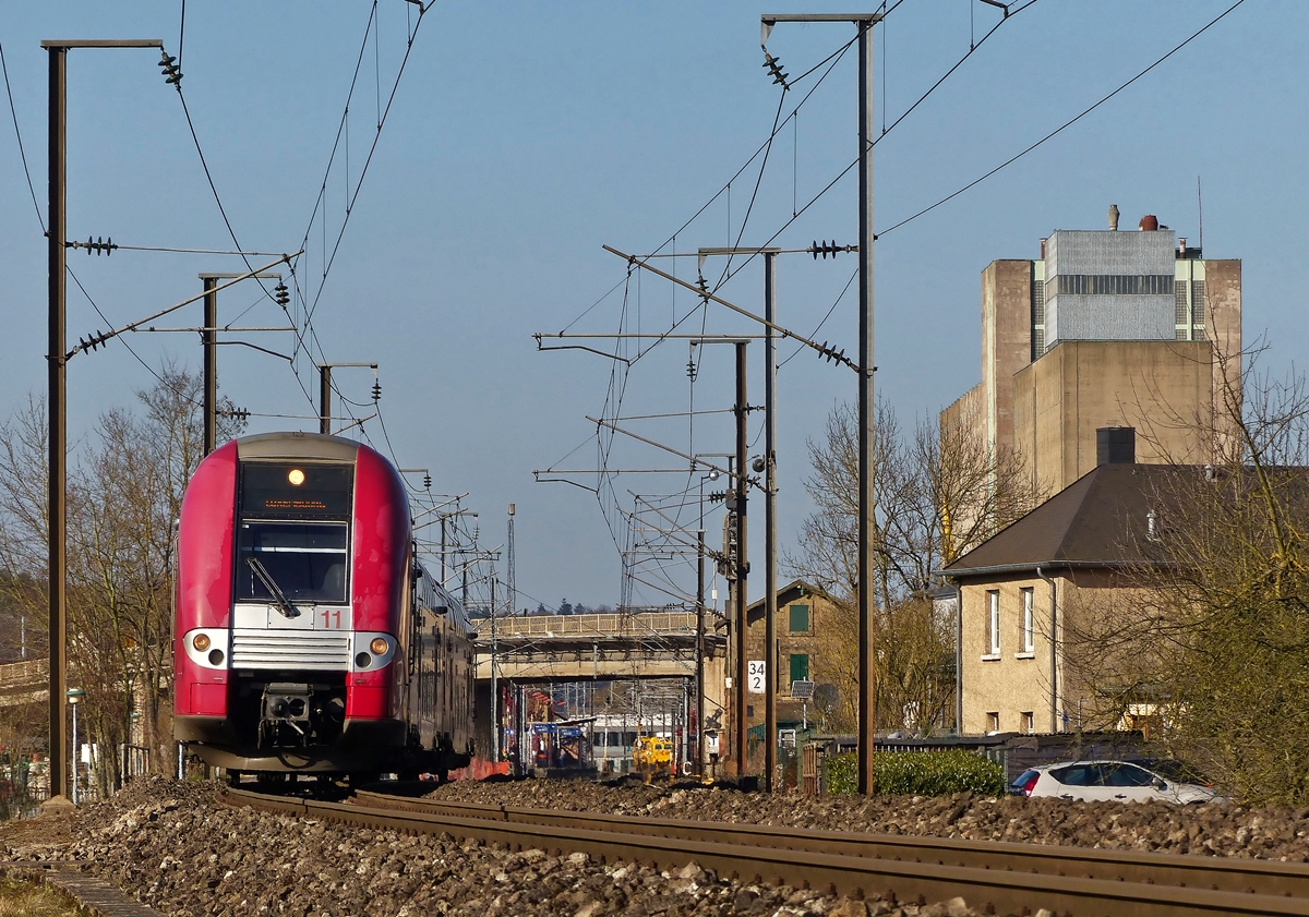 . Z 2211 is running as RE 3739 Troisvierges - Luxembourg City between Mersch and Berschbach on March 12th, 2015.