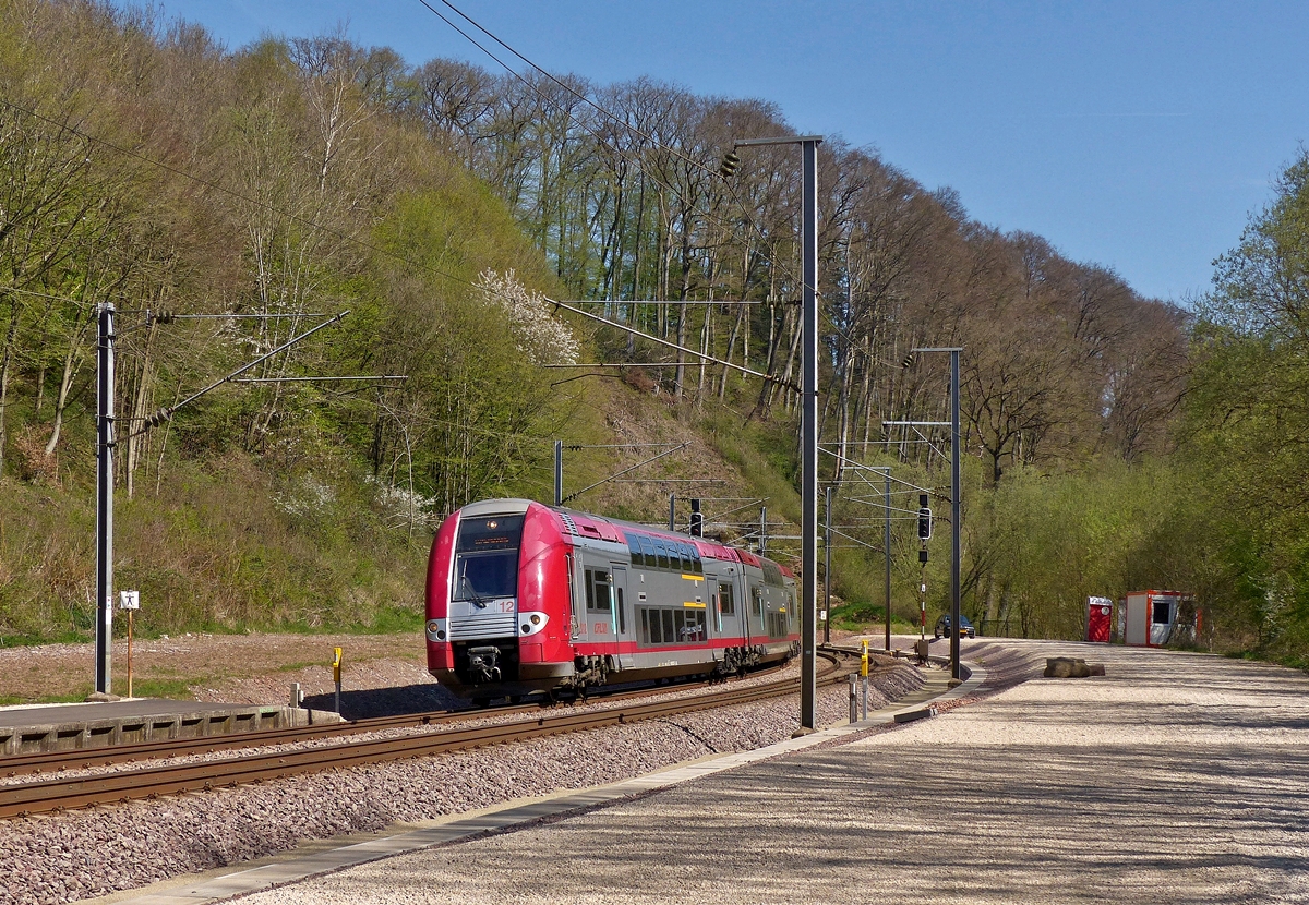 . Z 2212 is entering into the station of Cruchten on April 21st, 2015.