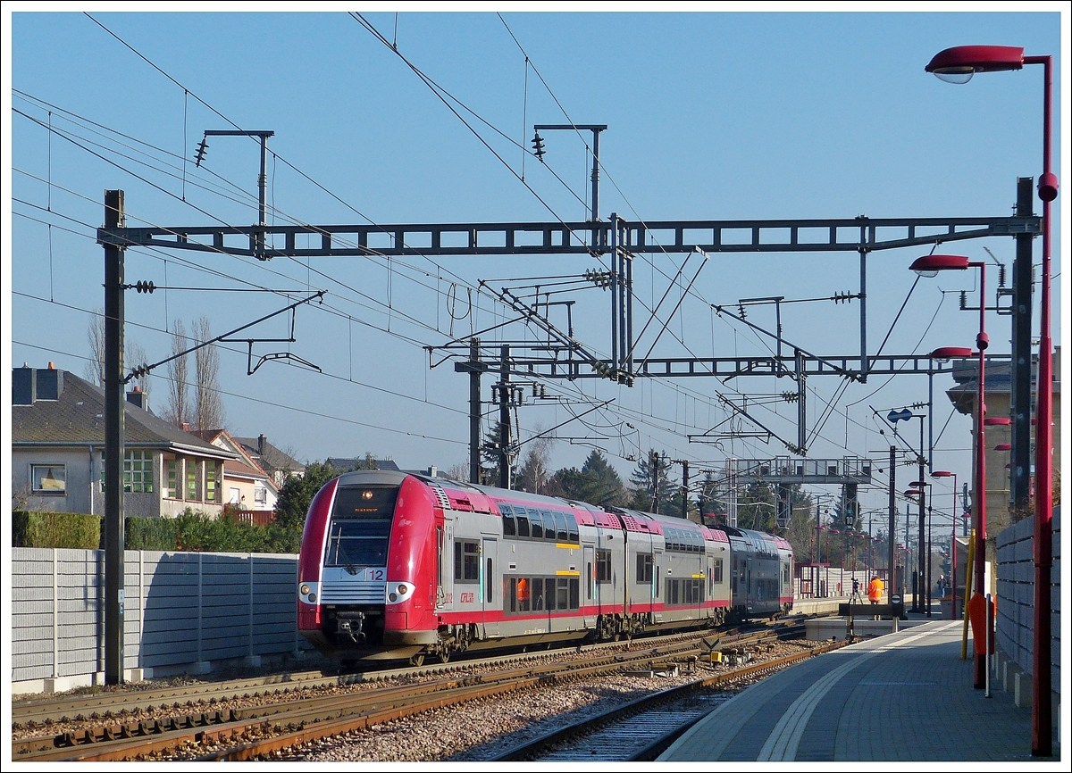 . Z 2212 is leaving the station of Noertzange on January 31st, 2014.