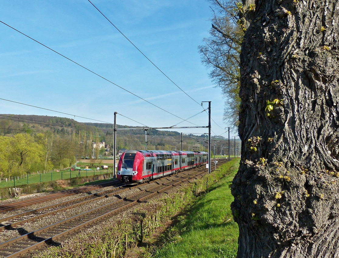 . Z 2212 is running through Schieren on April 21st, 2015.