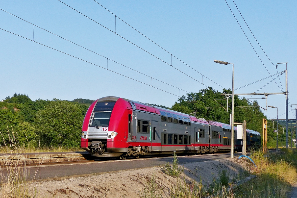 . Z 2215 is entering into the station of Wilwerwiltz on July 16th, 2015.