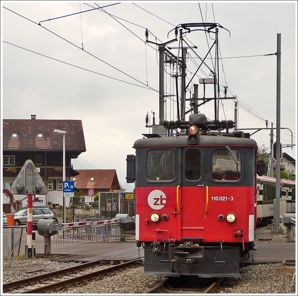 . ZB De 110 021-3 is arriving in Brienz on September 29th, 2013.