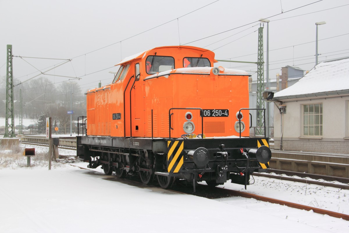 106 250-4 (345 250-5) EBS waiting in Steinbach am Wald 23/01/2015.