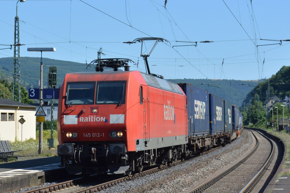 145 012 in Oberwesel on 02.08.2013.