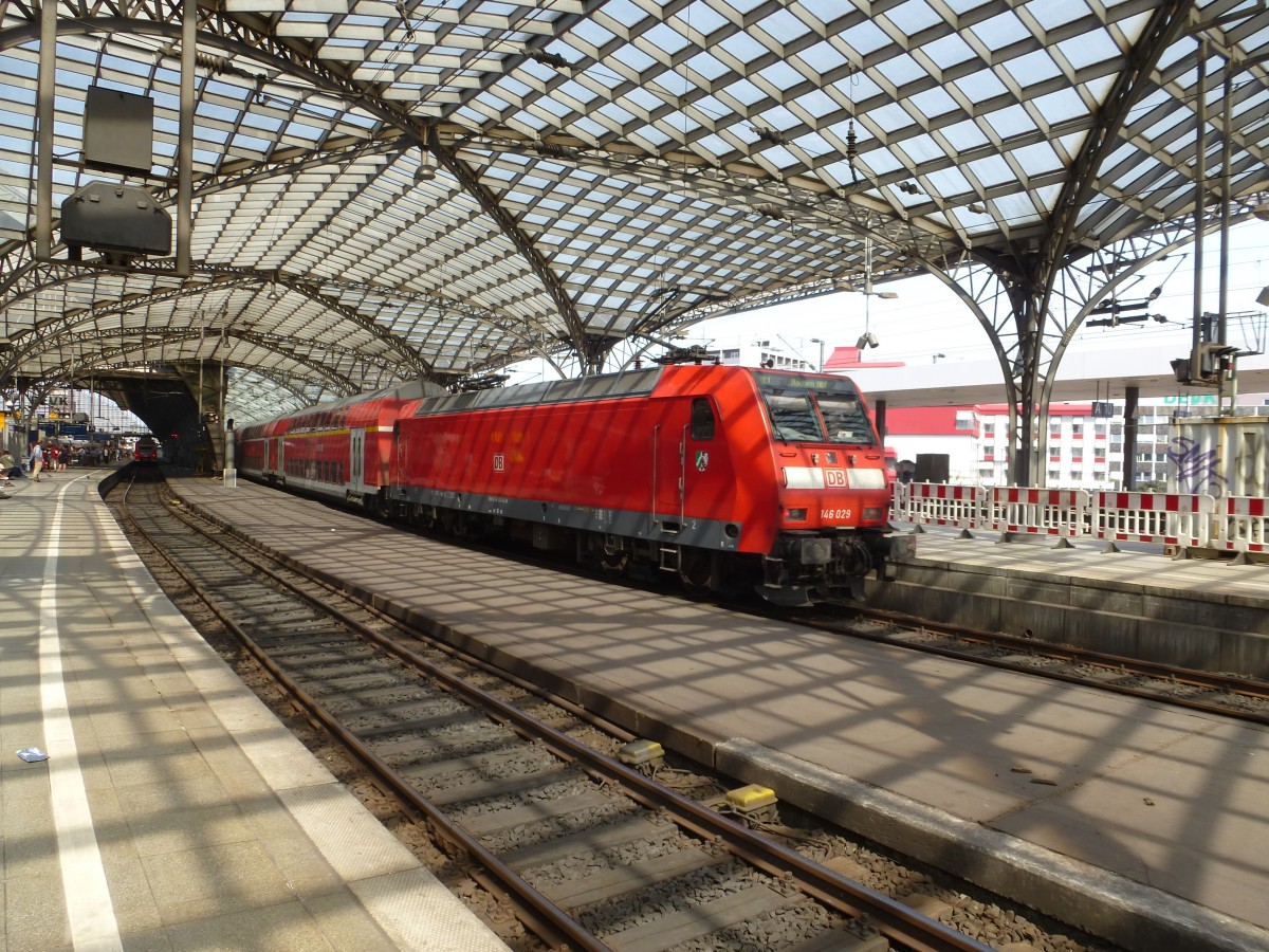 146 029 is standing in Cologne main station on August 21st 2013.