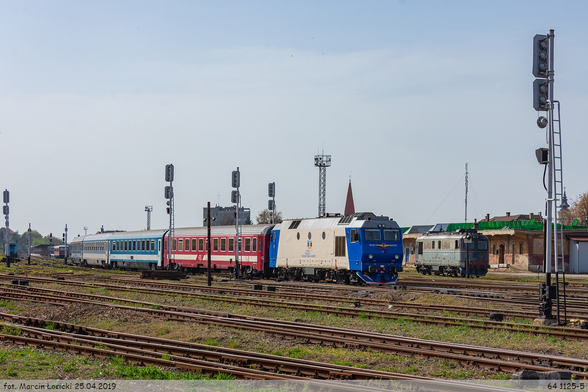 25.04.2019 | Oradea - 64 1125-5 left the station, probably going to Hungary.