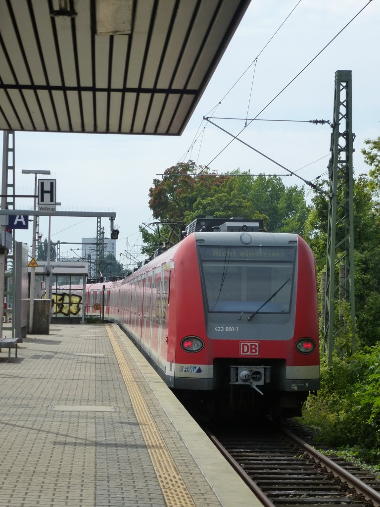 423 891-1 is leaving Frankfurt(Main) South on August 23rd 2013.