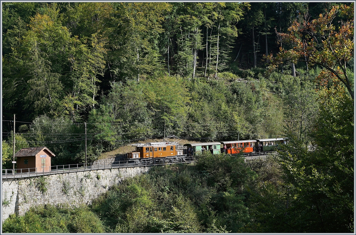 50 years Blonay -Chamby Railway - Mega Bernina Festival (MBF): The RhB Ge 4/4 182 on the way to Blonay near  vers-chez-Robert . 
15.09.2018