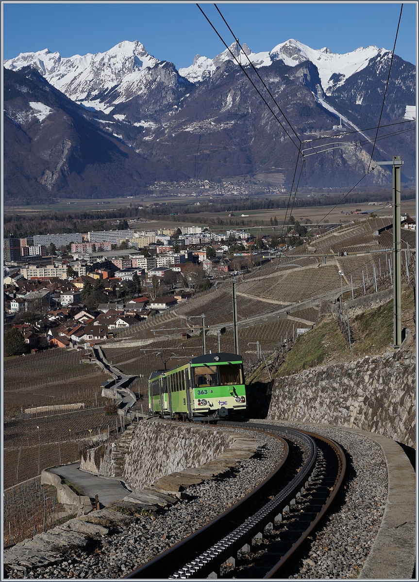 A AL local train on the way from Leysin to Aigle over Aigle.
17.02.2019
