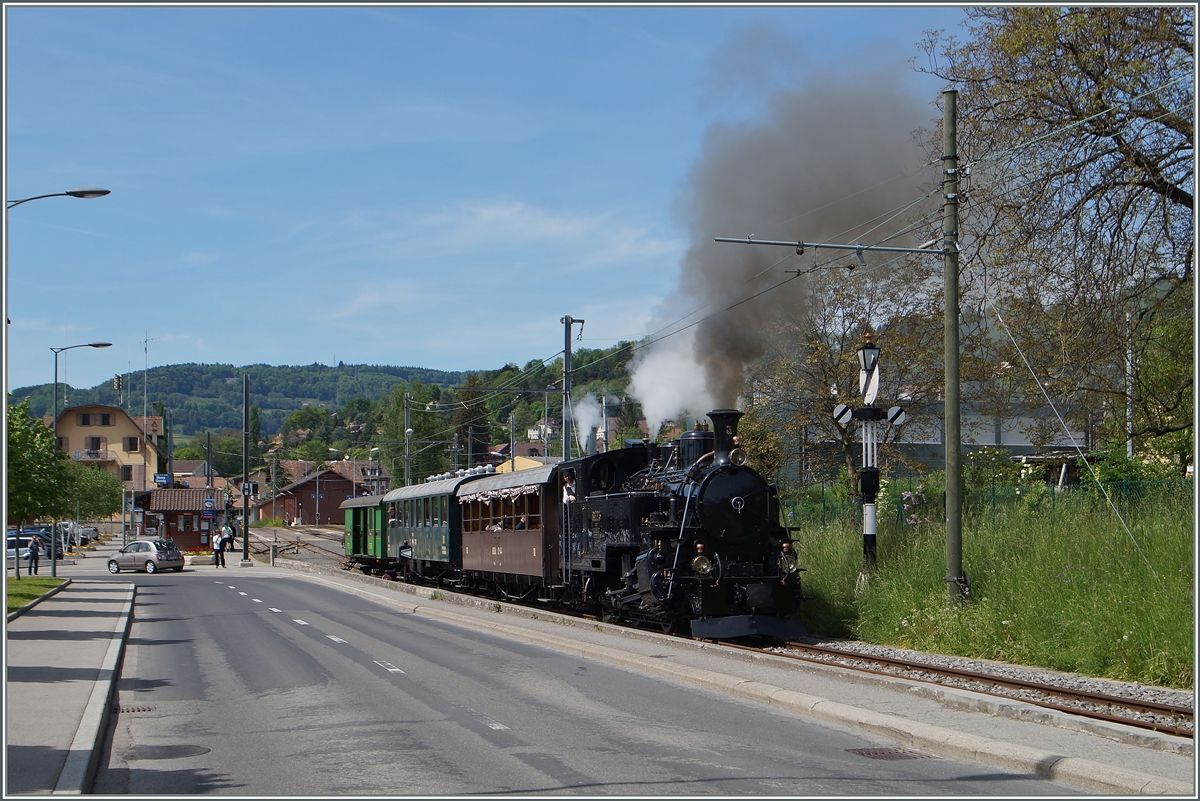 A B-C steamer on the way to Chaulin is leaving Blonay.
10.05.2015