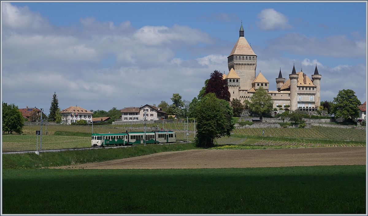 A BAM local train by Vufflens le Chateau.
09.05.2017