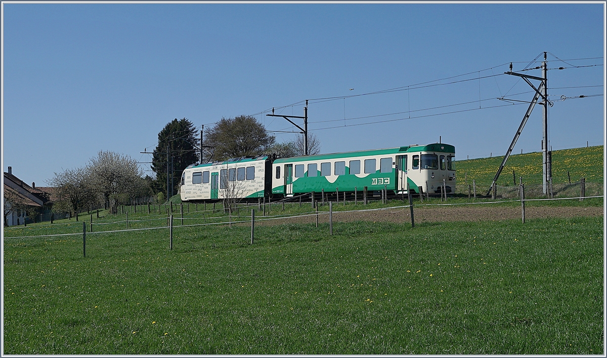 A BAM local train on the way to l'Isle by Apples.
19.04.2018