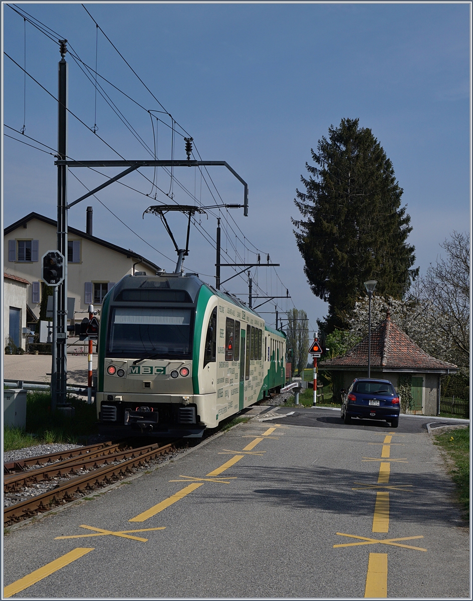 A BAM MBC local train is leaving Apples on the way to L'Isle.
11.04.2017