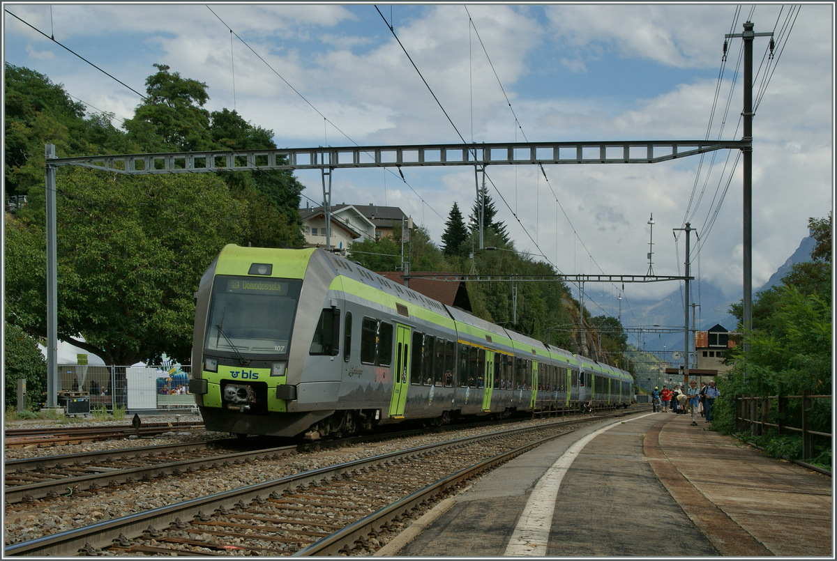 A BLS  Ltschberger  by the stop in Ausserberg.
07.09.2013
