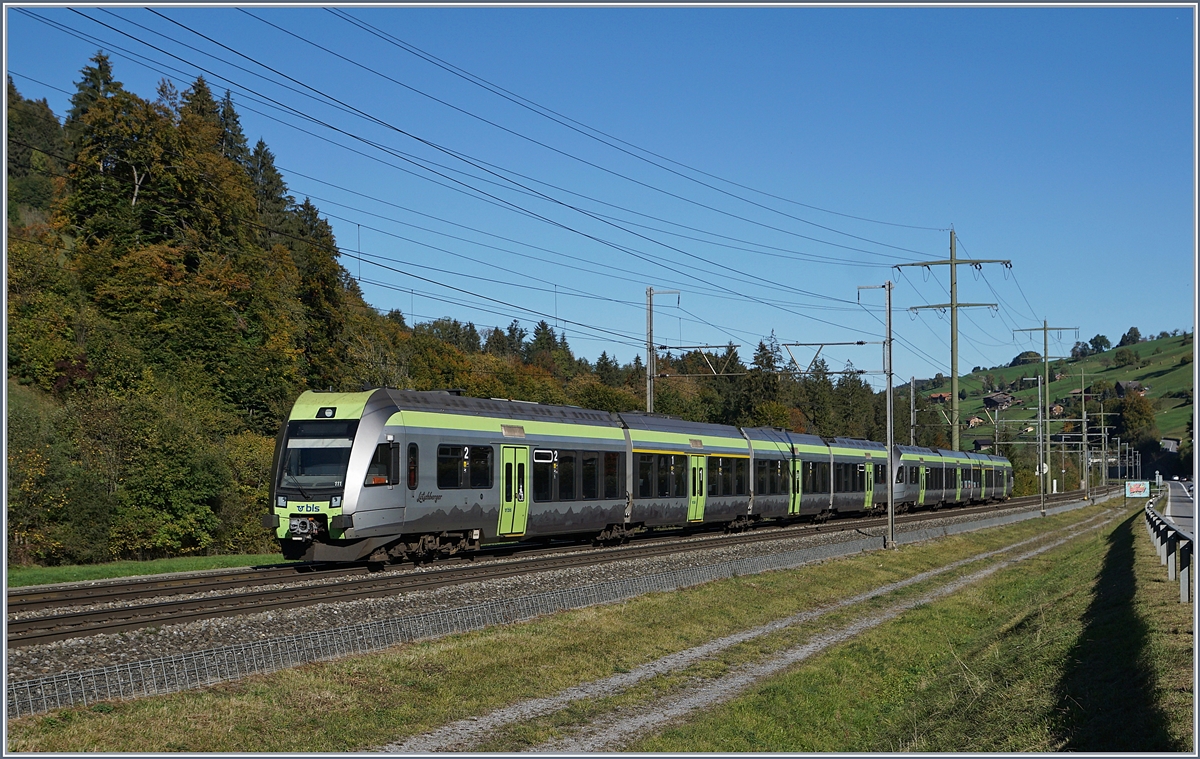 A BLS  Lötschberger  (two RABe 535) on the way to Bern by Mülenen. 
10.10.2018 