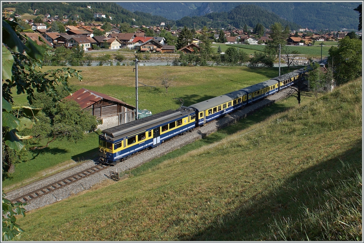 A BOB local train near Wilderswil.
12.07.2015