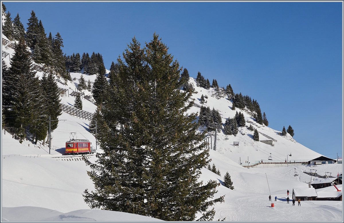 A BVB (TPC)  Beh 2/4 on the way to Villars near the Station Bouquetins. 

12.03.2019